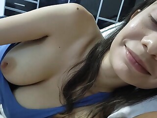 你不会告诉妈妈你和我上床了吧？我保证